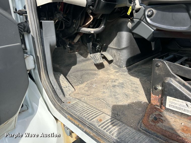 image for item EK2972 2010 International 7400 SFA dump truck