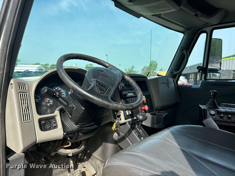 image for item EK2972 2010 International 7400 SFA dump truck