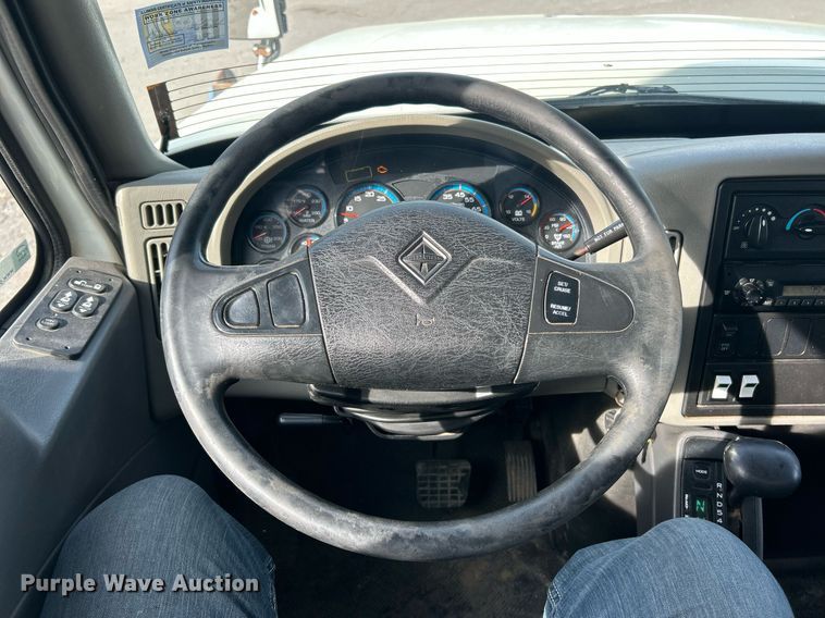 image for item EK2972 2010 International 7400 SFA dump truck