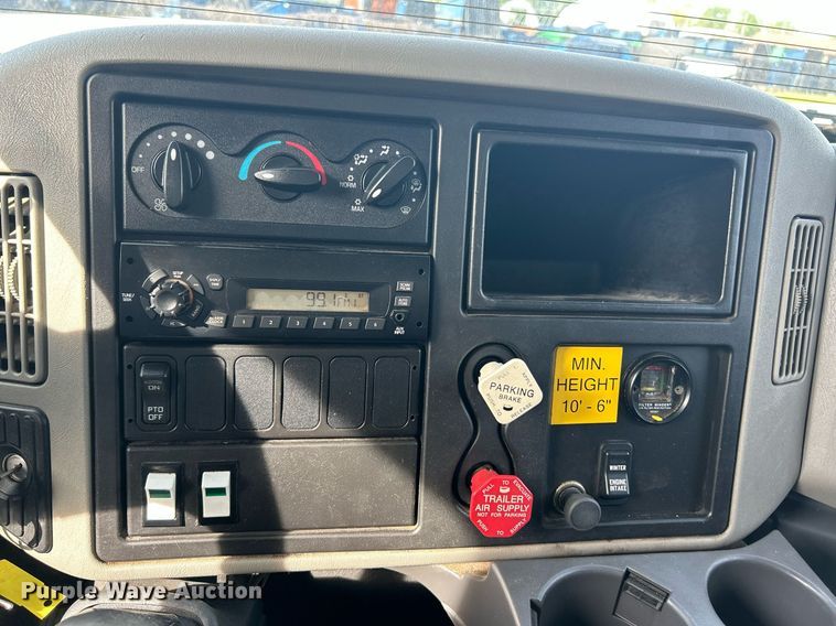 image for item EK2972 2010 International 7400 SFA dump truck