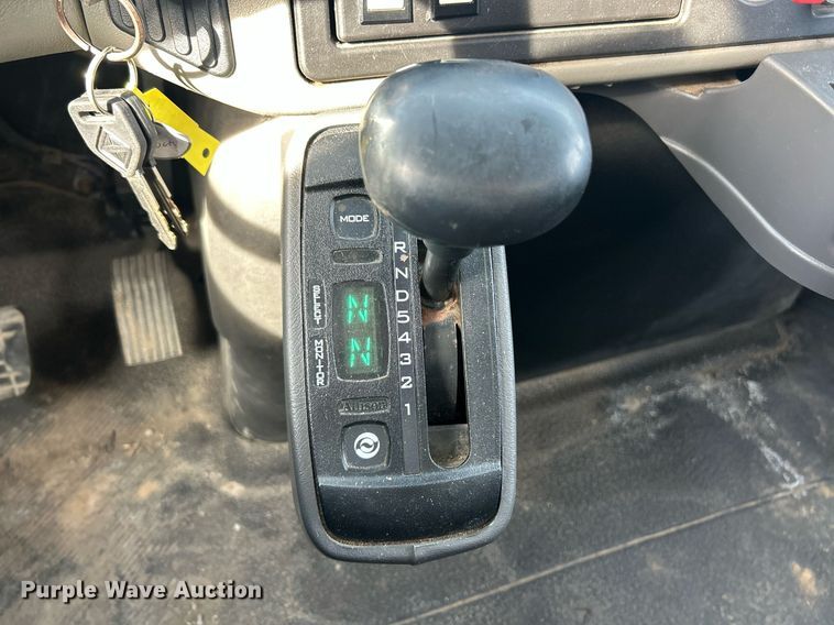 image for item EK2972 2010 International 7400 SFA dump truck