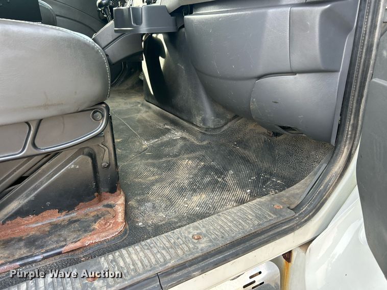 image for item EK2972 2010 International 7400 SFA dump truck