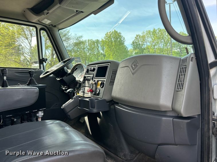 image for item EK2972 2010 International 7400 SFA dump truck