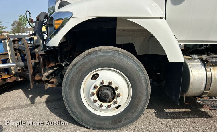 image for item EK2972 2010 International 7400 SFA dump truck