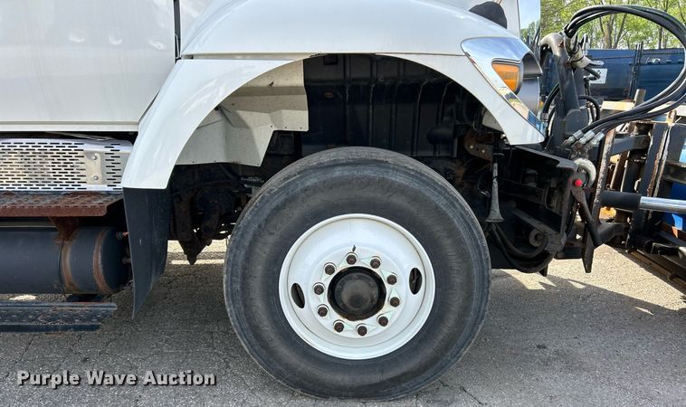 image for item EK2972 2010 International 7400 SFA dump truck