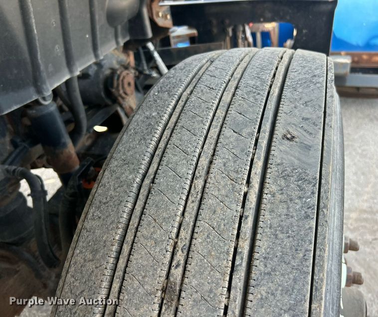 image for item EK2972 2010 International 7400 SFA dump truck