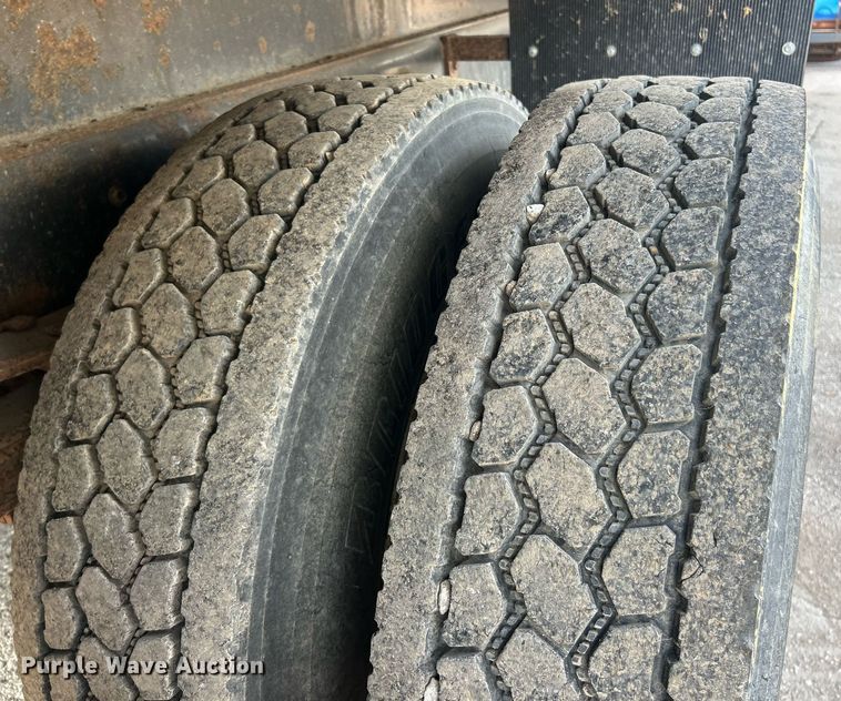 image for item EK2972 2010 International 7400 SFA dump truck