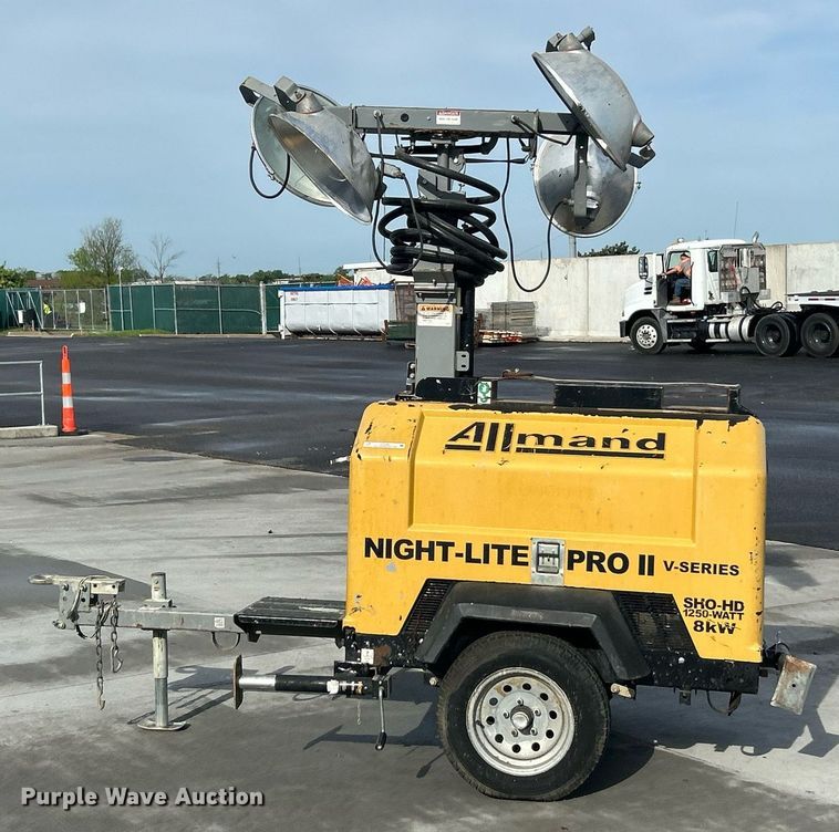 image for item EK2981 Allmand Night-Lite Pro II V-Series light plant