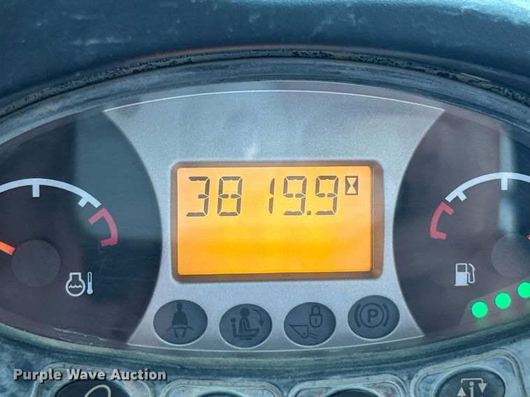 image for item EK2997 2018 Bobcat T770 tracked skid steer loader