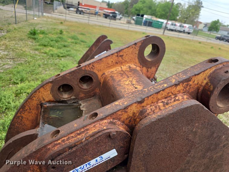 image for item EK5178 (3) Backhoe buckets