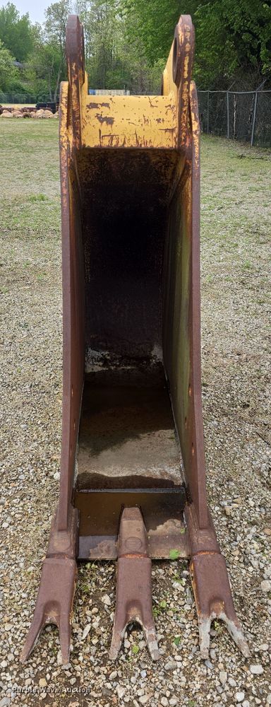 image for item EK5179 (3) Backhoe buckets