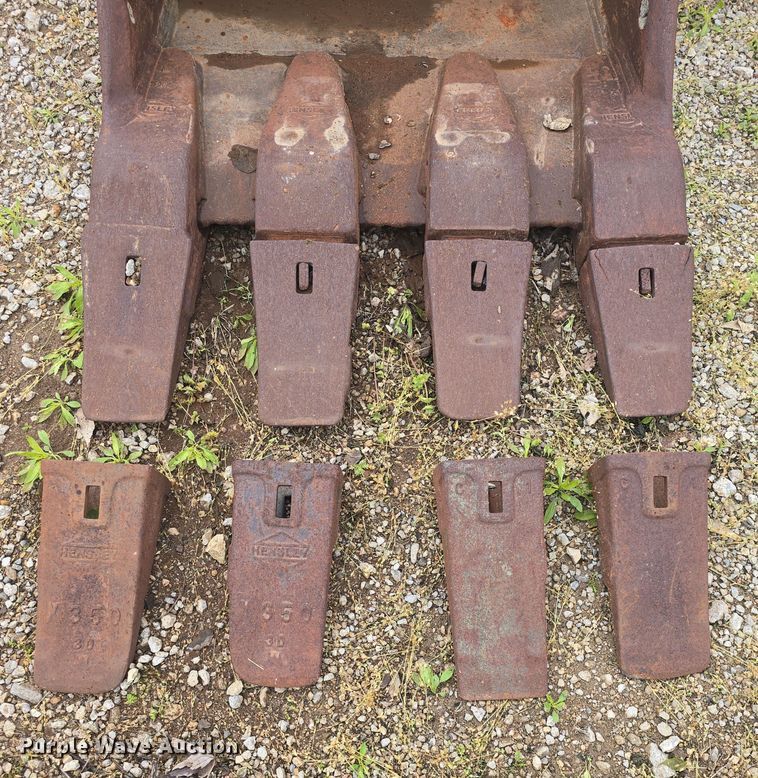 image for item EK5180 (3) Backhoe buckets