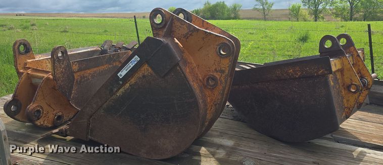 image for item EK5208 (3) backhoe buckets