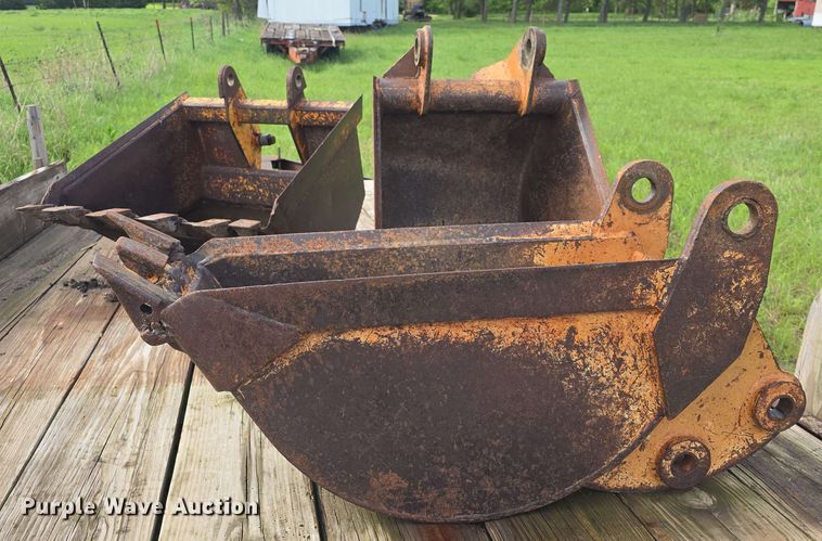 image for item EK5208 (3) backhoe buckets