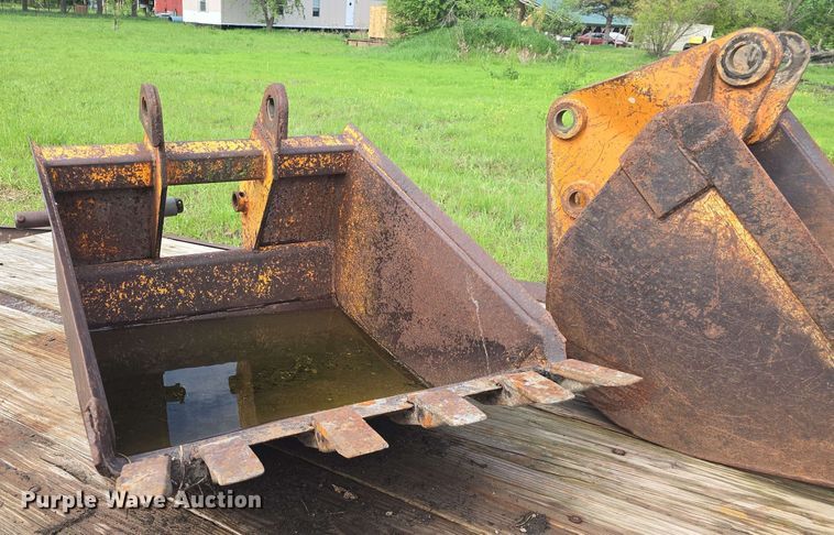 image for item EK5208 (3) backhoe buckets