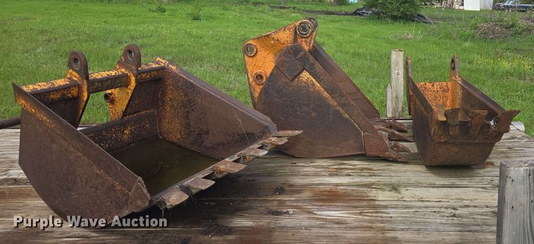 image for item EK5208 (3) backhoe buckets
