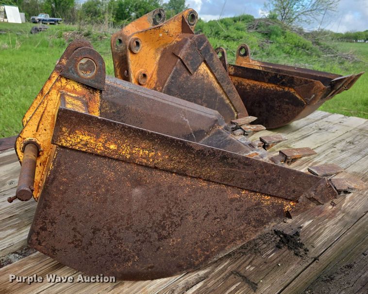 image for item EK5208 (3) backhoe buckets