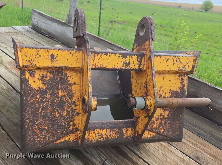 image for item EK5208 (3) backhoe buckets