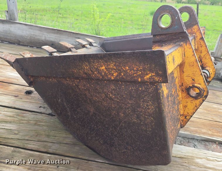 image for item EK5208 (3) backhoe buckets