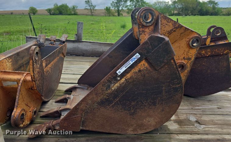 image for item EK5208 (3) backhoe buckets