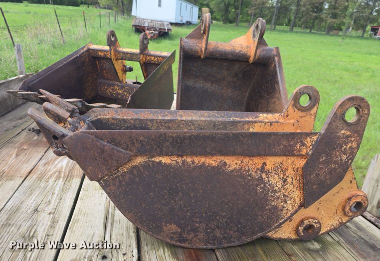 image for item EK5208 (3) backhoe buckets