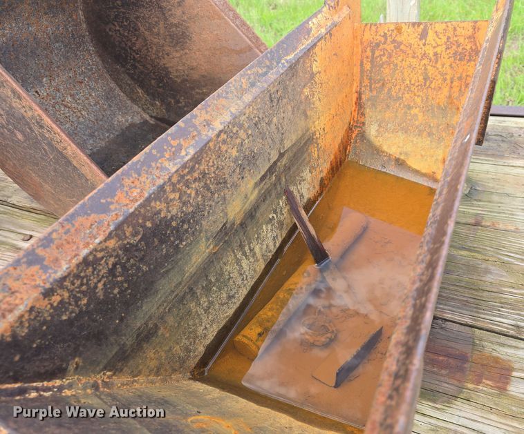 image for item EK5208 (3) backhoe buckets