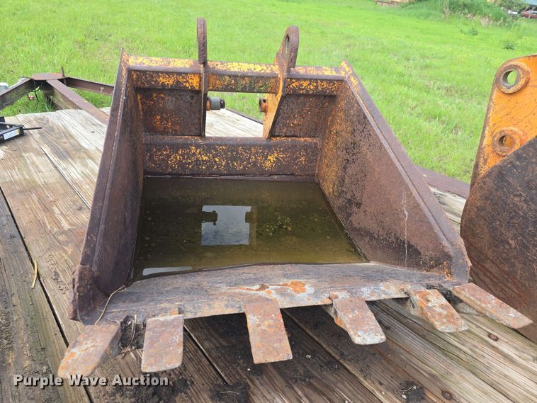 image for item EK5208 (3) backhoe buckets