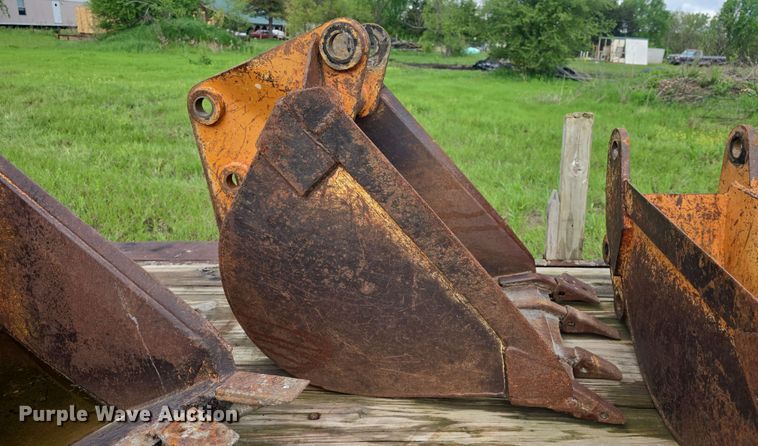 image for item EK5208 (3) backhoe buckets