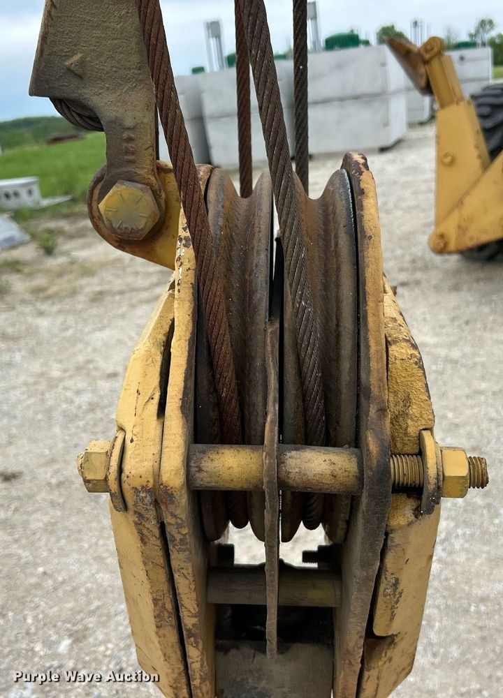 image for item EK8035 Hyster K-360 crane