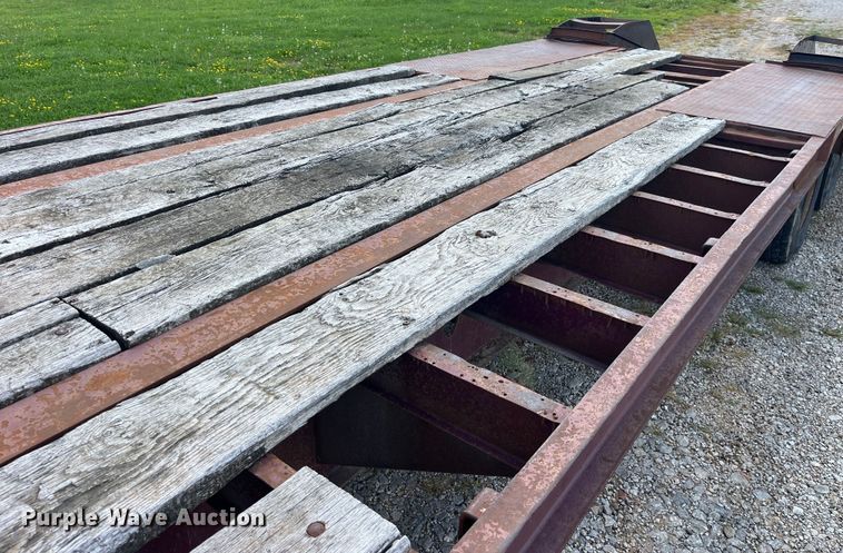 image for item EK8954 1991 Trail King drop deck equipment trailer