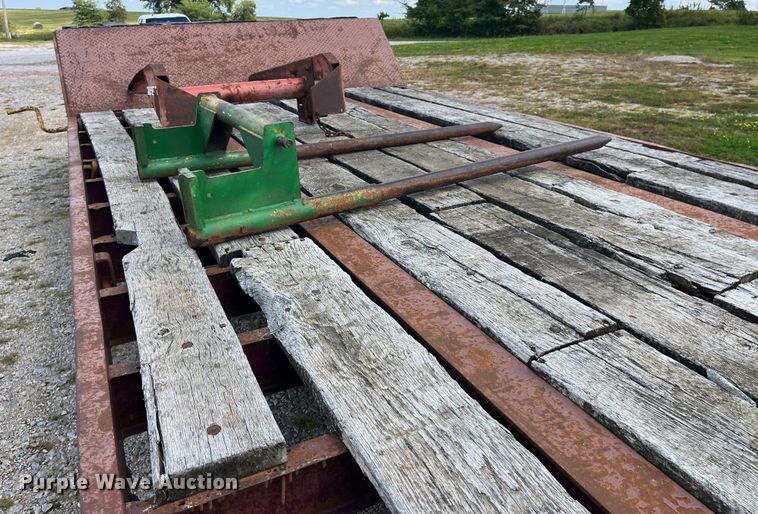 image for item EK8954 1991 Trail King drop deck equipment trailer