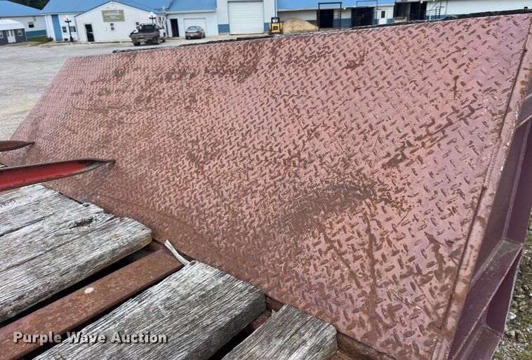 image for item EK8954 1991 Trail King drop deck equipment trailer