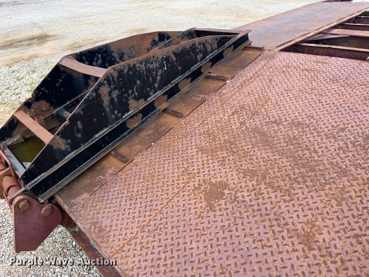 image for item EK8954 1991 Trail King drop deck equipment trailer