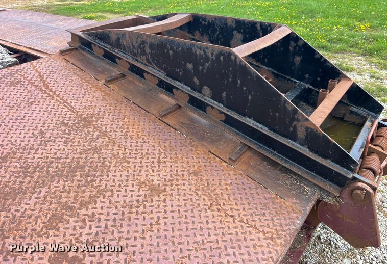 image for item EK8954 1991 Trail King drop deck equipment trailer