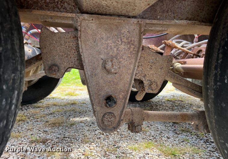 image for item EK8954 1991 Trail King drop deck equipment trailer