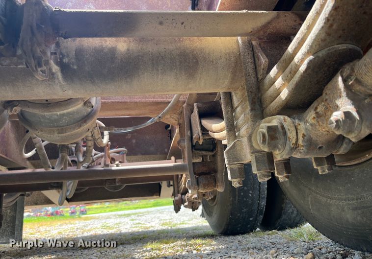 image for item EK8954 1991 Trail King drop deck equipment trailer