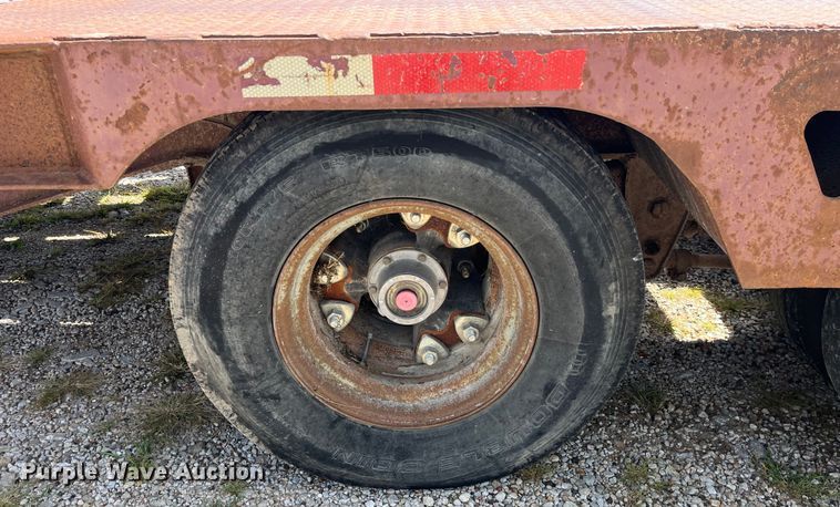 image for item EK8954 1991 Trail King drop deck equipment trailer