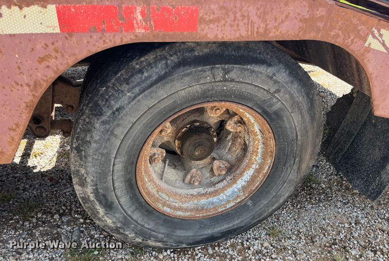 image for item EK8954 1991 Trail King drop deck equipment trailer