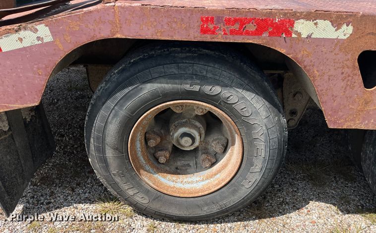 image for item EK8954 1991 Trail King drop deck equipment trailer