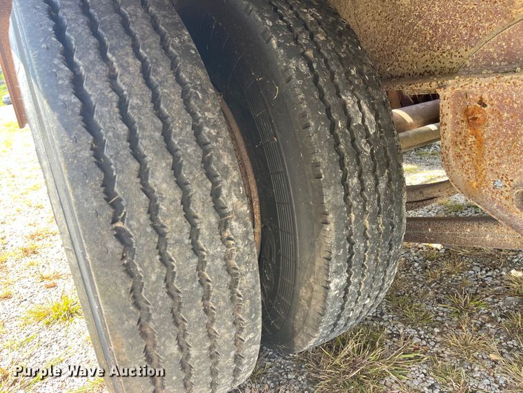 image for item EK8954 1991 Trail King drop deck equipment trailer