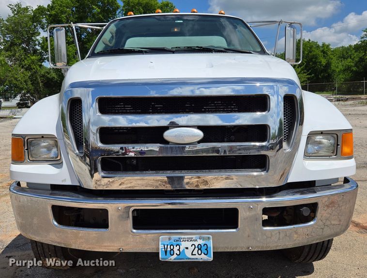 image for item EL2015 2008 Ford F750 Super Duty water truck