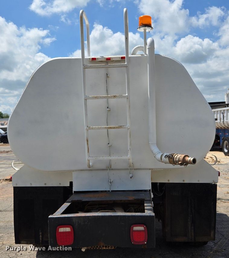 image for item EL2015 2008 Ford F750 Super Duty water truck