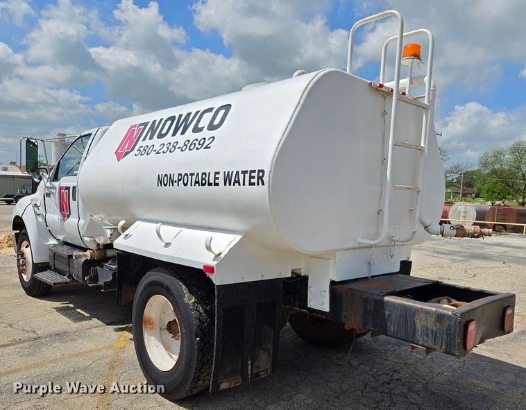 image for item EL2015 2008 Ford F750 Super Duty water truck