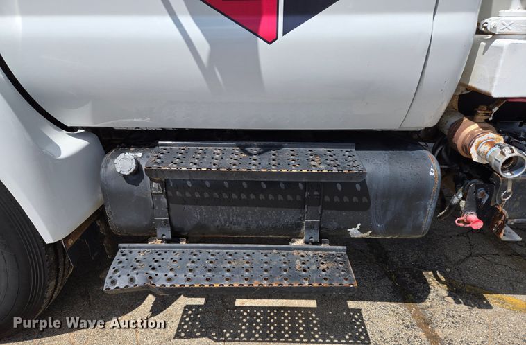 image for item EL2015 2008 Ford F750 Super Duty water truck