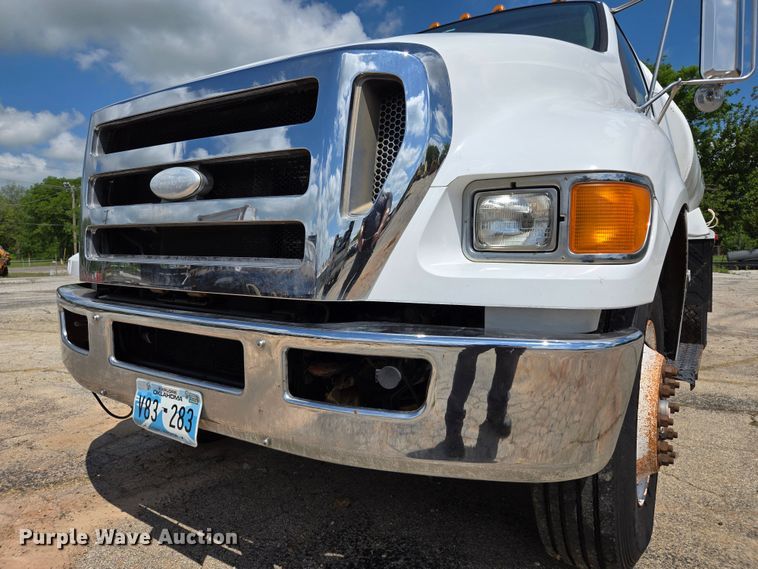 image for item EL2015 2008 Ford F750 Super Duty water truck
