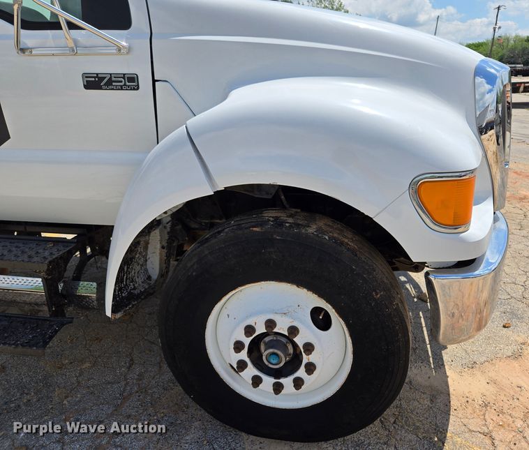 image for item EL2015 2008 Ford F750 Super Duty water truck