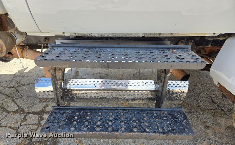 image for item EL2015 2008 Ford F750 Super Duty water truck