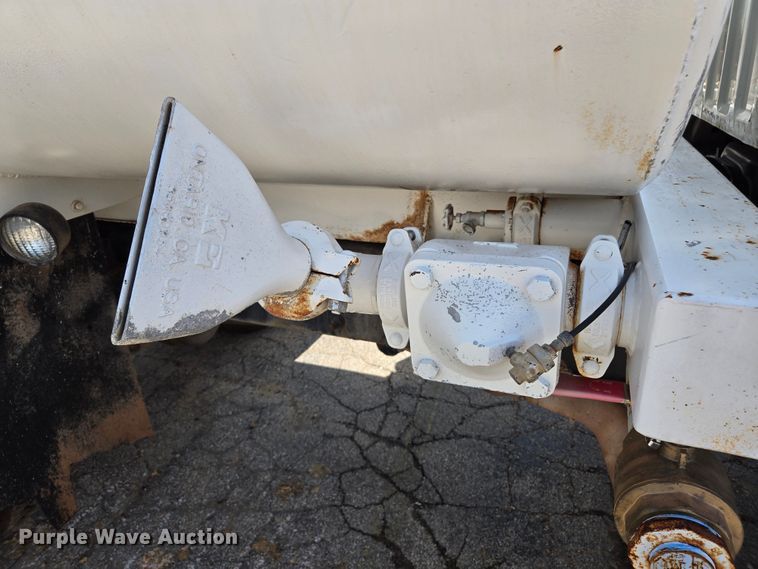 image for item EL2015 2008 Ford F750 Super Duty water truck