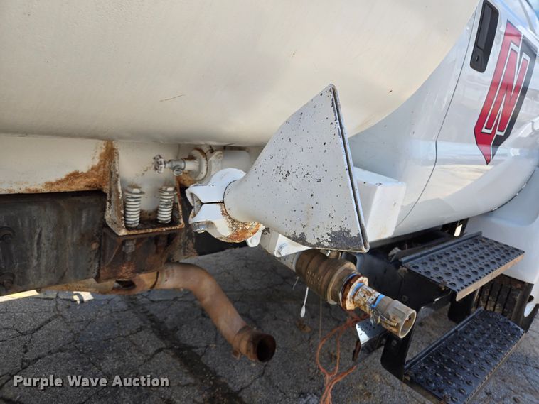 image for item EL2015 2008 Ford F750 Super Duty water truck