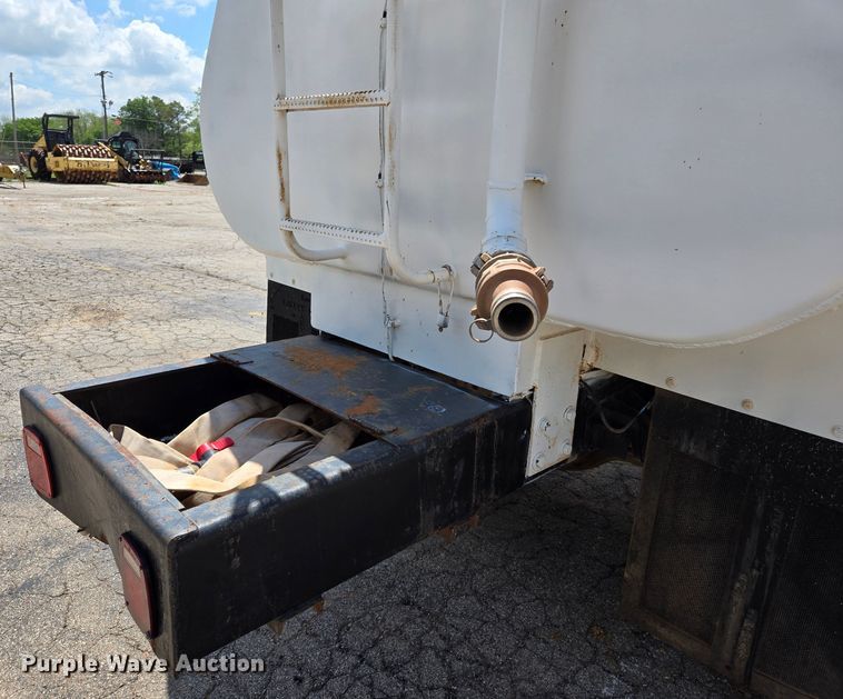 image for item EL2015 2008 Ford F750 Super Duty water truck